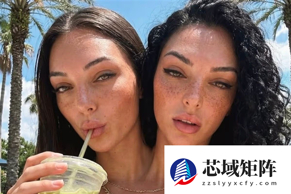 美国“连体姐妹花”火了 自爆私生活吸粉近30万：实非真人！