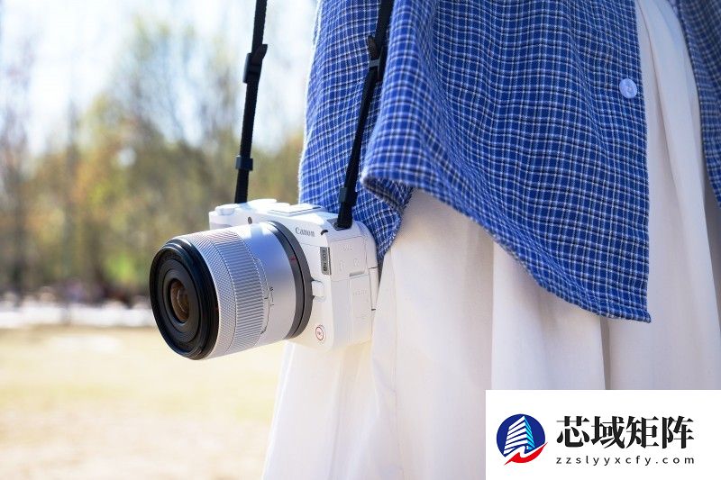 佳能R50V 以轻巧机身与全能表现，解锁新年旅拍、直播、烟花与聚会全场景