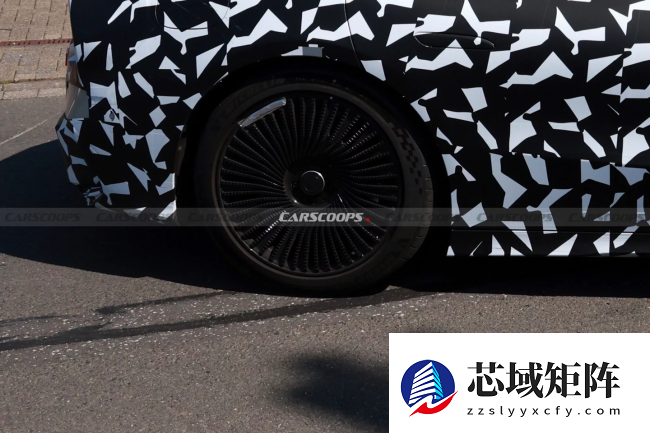 梅赛德斯-AMG 新款 GT 四门电动车内饰首曝：运动型方向盘，动力预估超 1300 马力