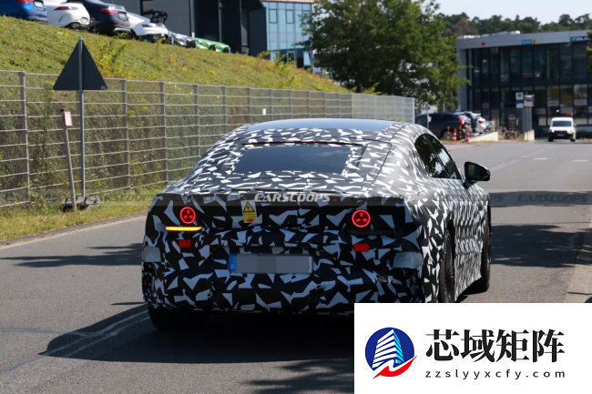 梅赛德斯-AMG 新款 GT 四门电动车内饰首曝：运动型方向盘，动力预估超 1300 马力