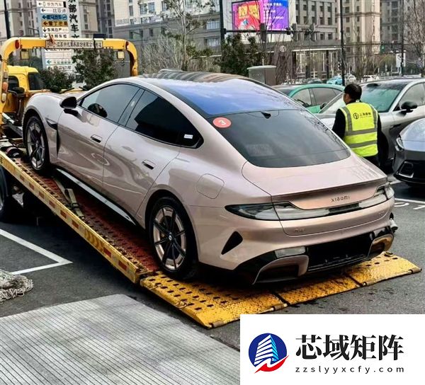 22.99万起售 全新小米SU7流金粉实车曝光：女车主又要暴增了