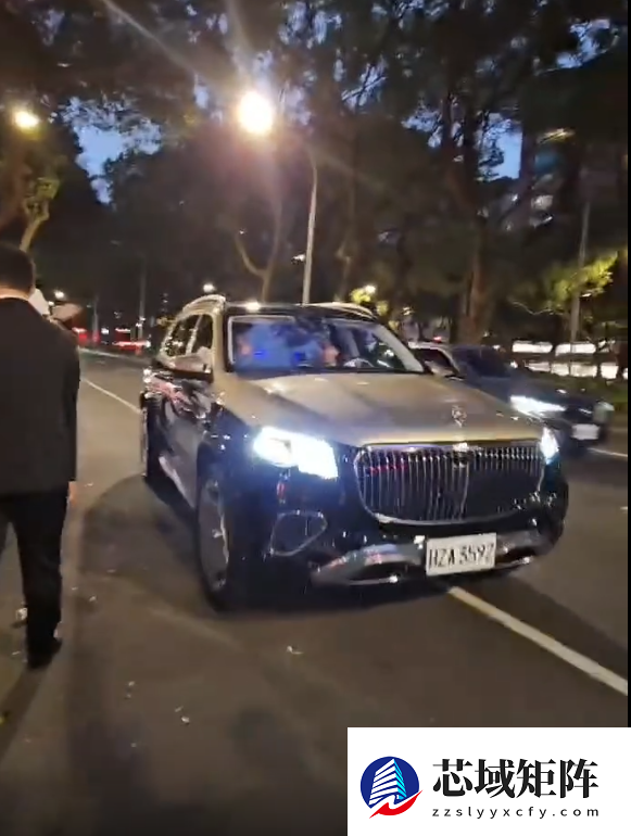 黄仁勋换车了！奔驰迈巴赫GLS 600双拼色车身、大饼轮毂霸气侧露