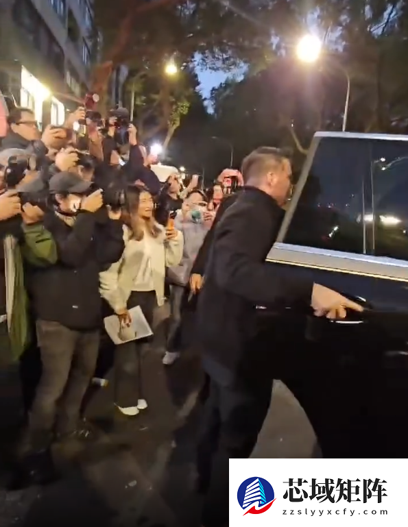 黄仁勋换车了！奔驰迈巴赫GLS 600双拼色车身、大饼轮毂霸气侧露