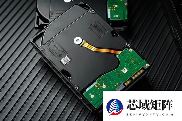 希捷酷狼Pro充氦硬盘32TB评测：多盘位NAS全程高能