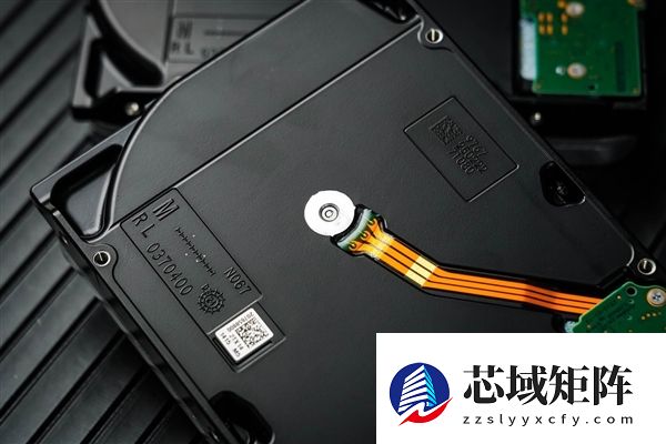 希捷酷狼Pro充氦硬盘32TB评测：多盘位NAS全程高能