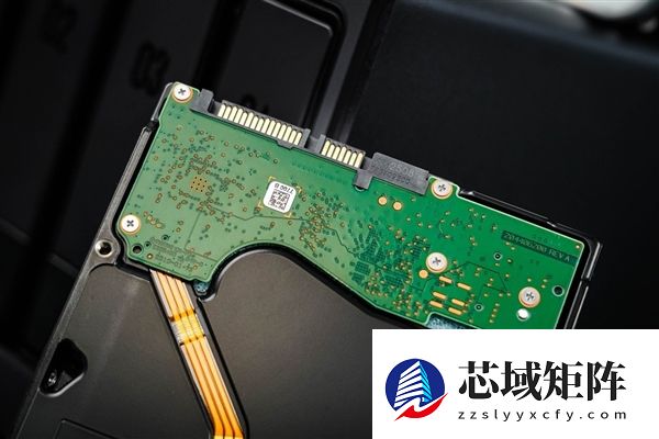 希捷酷狼Pro充氦硬盘32TB评测：多盘位NAS全程高能