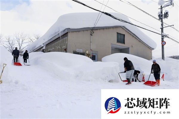 积雪厚度达2.55米！日本罕见强降雪致27死290人受伤