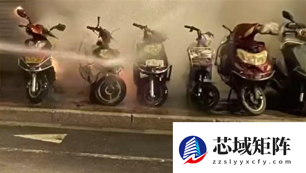 惨烈！男孩点鞭炮扔后备箱引燃大火：多车无辜遭殃烧成废铁