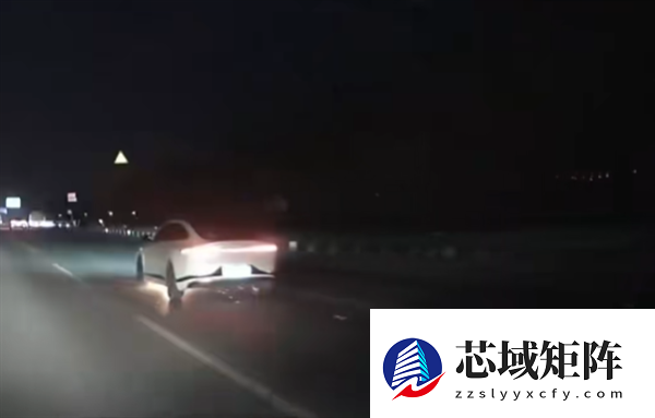 长安启源A07底盘掉落火星！后方车辆追赶提醒 司机下车后车辆起火