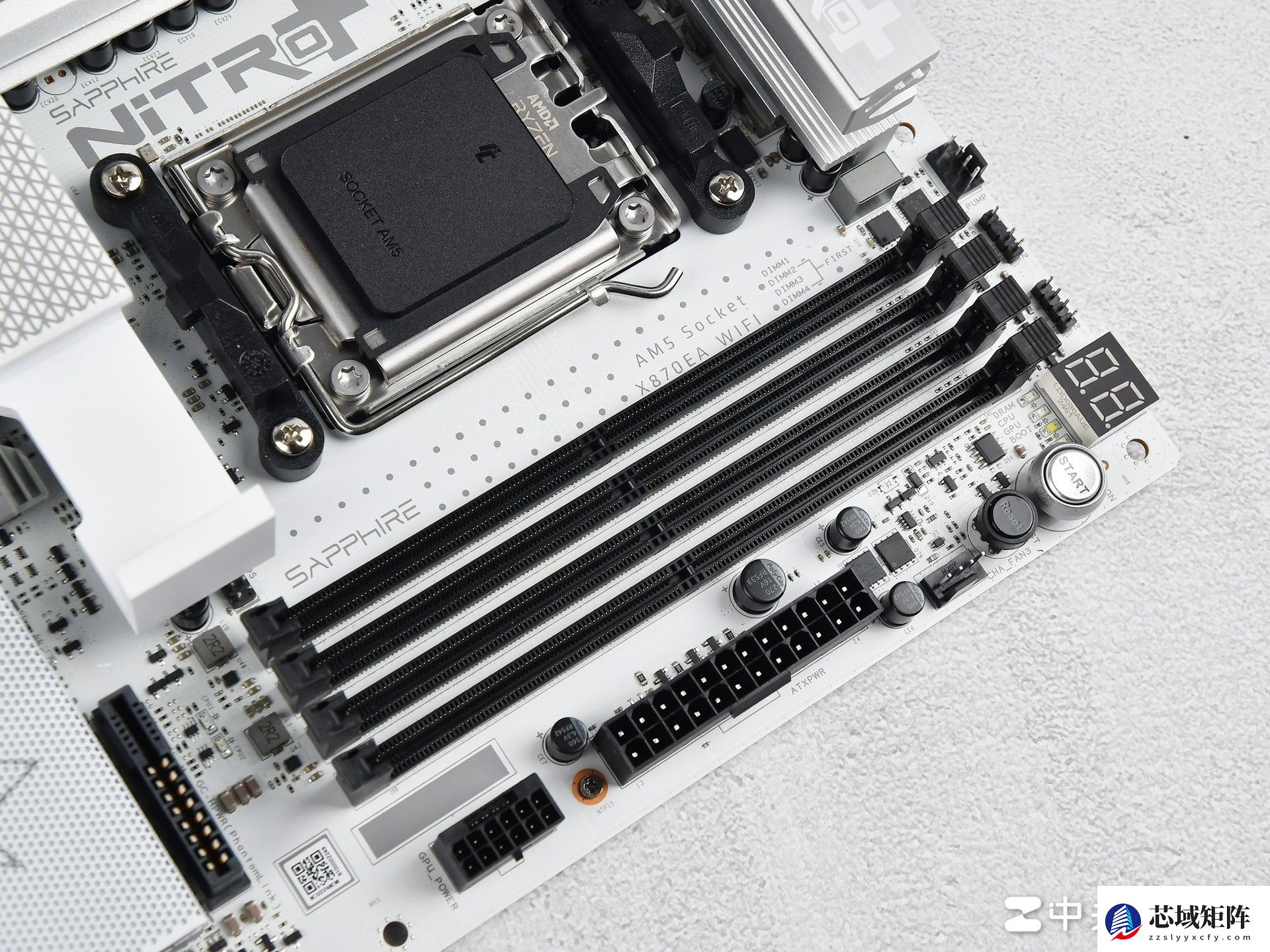 支持背插显卡！蓝宝石 NITRO+ 氮动极光 X870EA PhantomLink PE主板评测