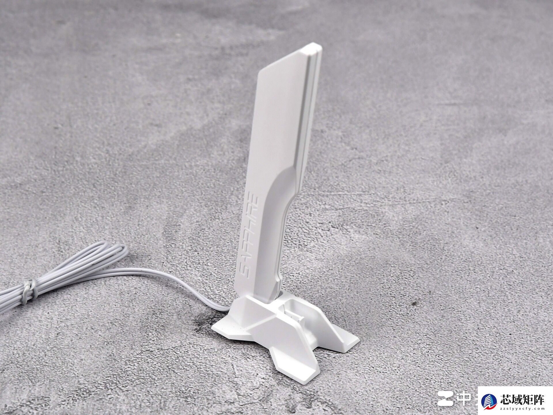 支持背插显卡！蓝宝石 NITRO+ 氮动极光 X870EA PhantomLink PE主板评测