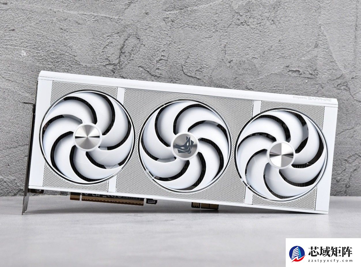 支持背插显卡！蓝宝石 NITRO+ 氮动极光 X870EA PhantomLink PE主板评测