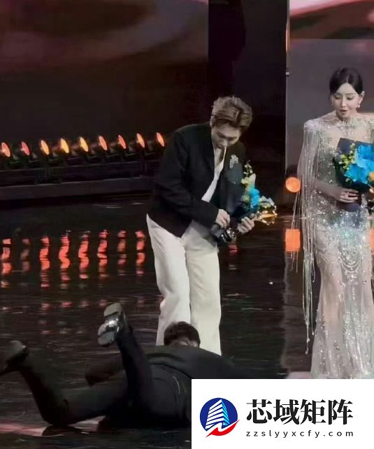 大麦总裁微博之夜意外摔倒 网友借机吐槽票务问题