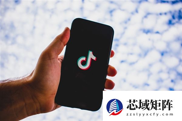 小伙徒步1400公里到家：父亲落泪