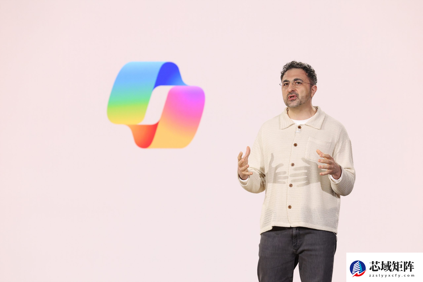 微软AI负责人警示：五年内AI或失控