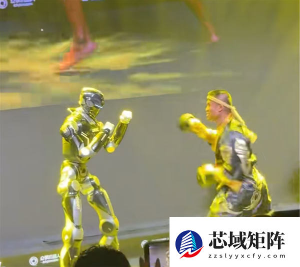泰国拳王与众擎T800过招！网友：踢它和被它踢自己都疼