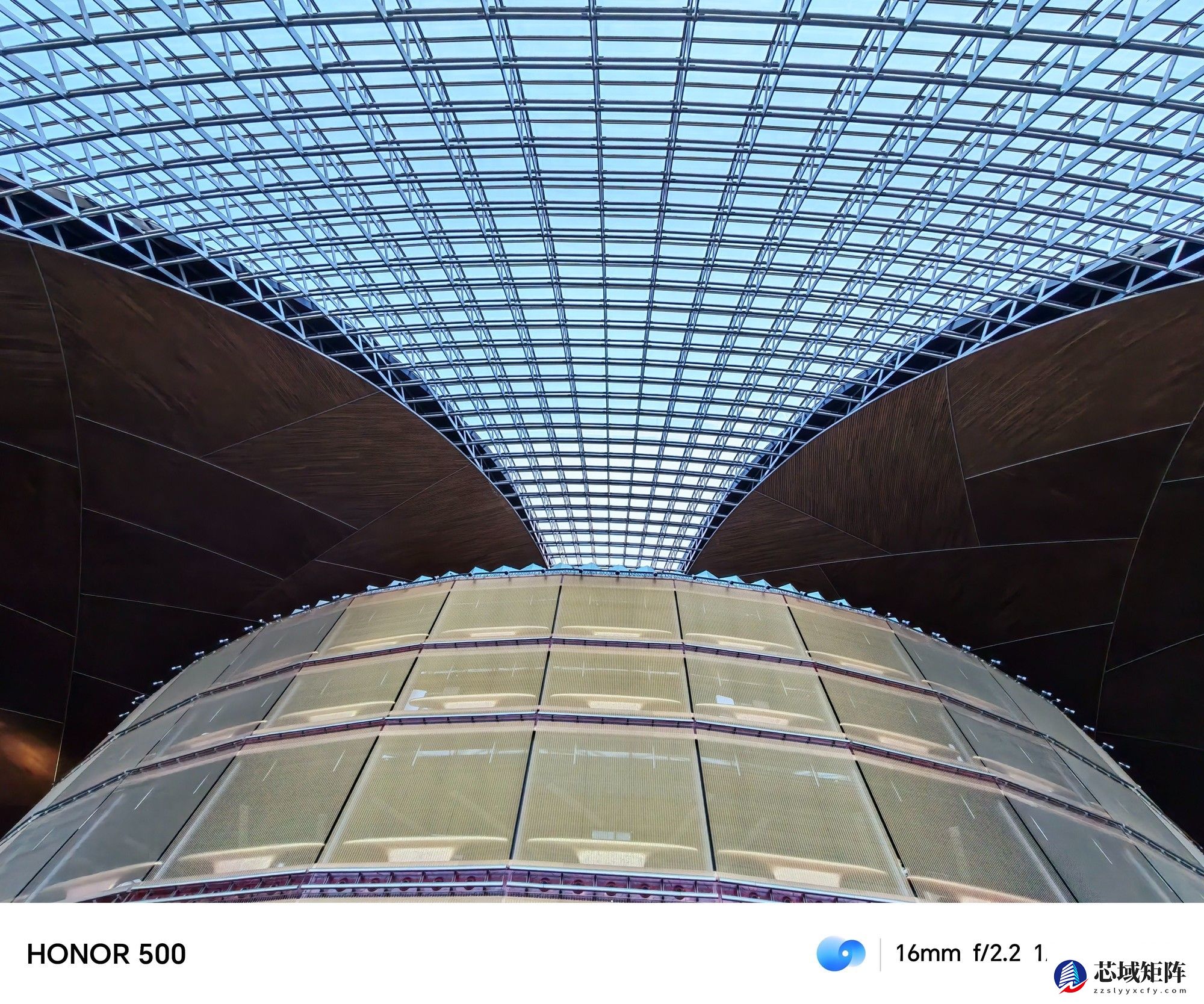 2025年2000元档位最值得买的手机：荣耀500全能出圈