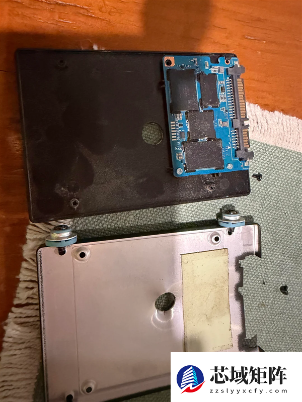 物理销毁SSD：结果根本没贯穿PCB！直接就扔到垃圾桶了