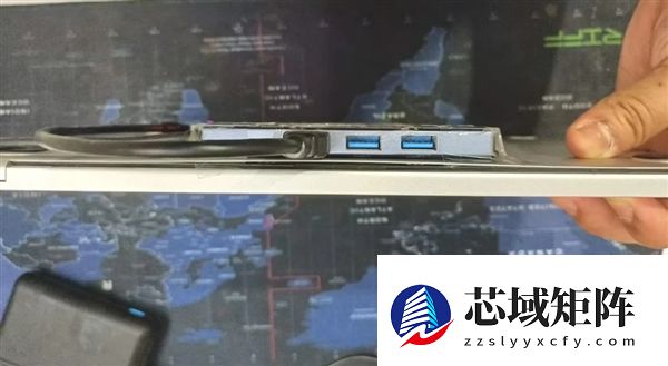 辣眼睛！为省固态钱MacBook Air“丑陋”改装：胶带硬粘外挂SATA硬盘