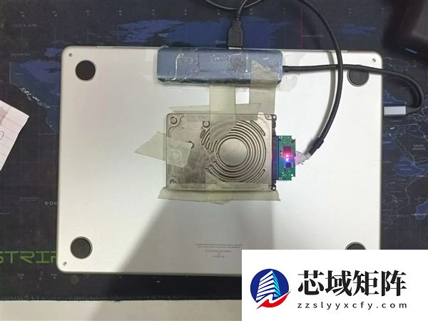 辣眼睛！为省固态钱MacBook Air“丑陋”改装：胶带硬粘外挂SATA硬盘
