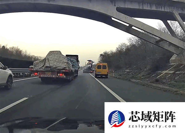 国内最贵车祸！半挂卡车高速路上撞了价值1.4亿元的直升机