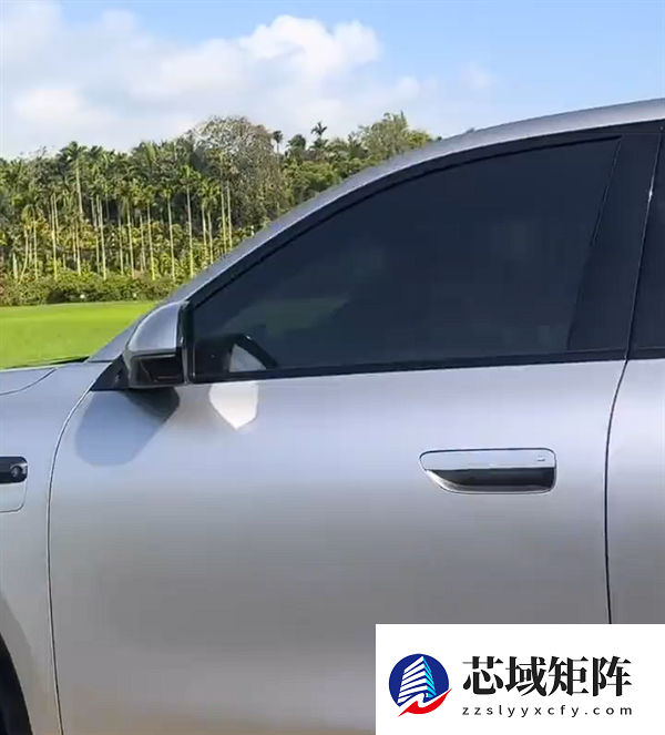 全新问界M6银色版实车曝光 鸿蒙智行开年爆款来了