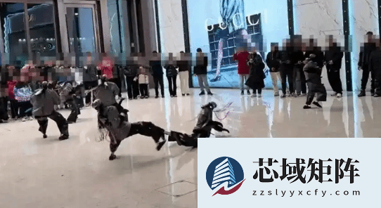 机器人武术表演失误撞倒同伴引热议