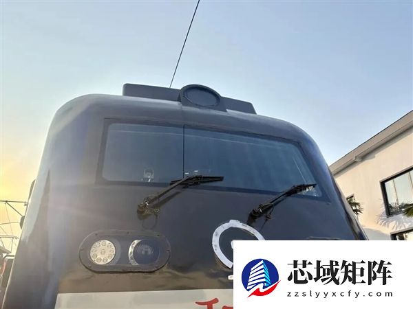 见过火车“揉眼睛”吗? 见过火车后视镜吗?
