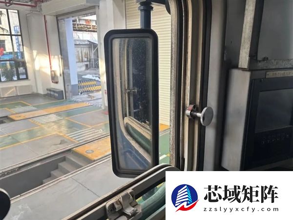 见过火车“揉眼睛”吗? 见过火车后视镜吗?