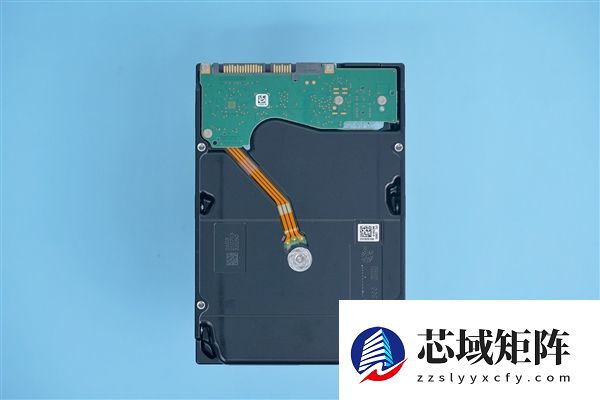 一瞬间14年的数据都没了！玩家误操作烧毁14TB硬盘：只因为插错了一根SATA线