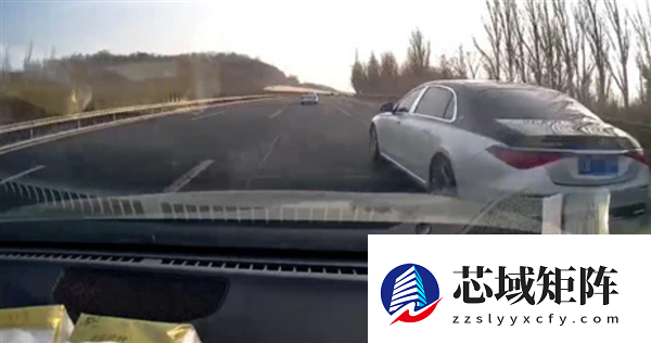 时速破百！奔驰在高速上演刀片式超车 后车司机吓出冷汗