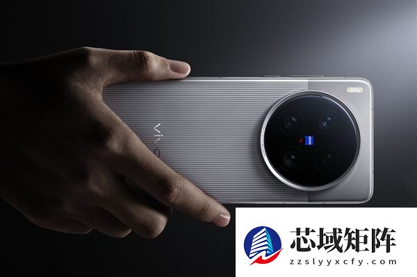 蓝厂最强旗舰来了！vivo X300 Ultra官宣：全大底三主摄加持 影像灭霸