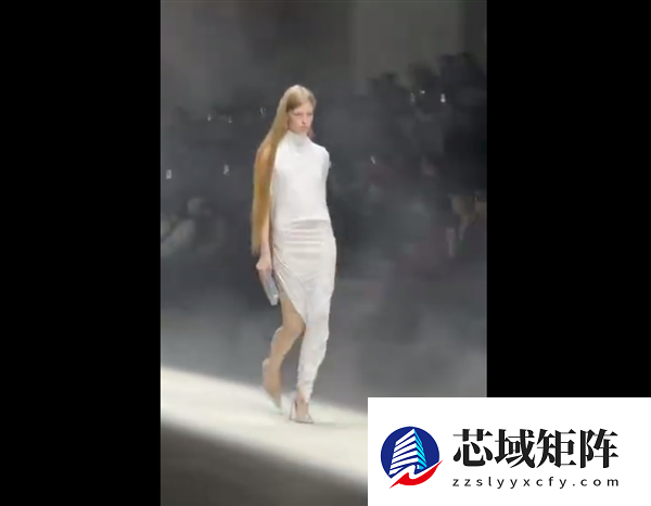 马斯克情何以堪：大儿子变性成女人后登上米兰时装周 为Gucci走秀